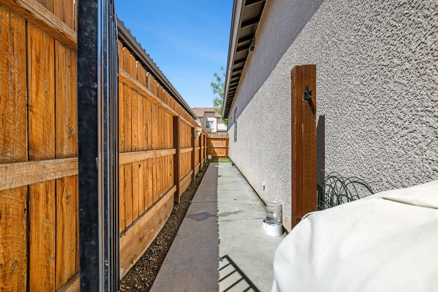 5796 N San Miguel Ave, Fresno, CA 93723