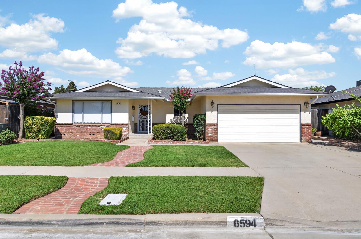 6594 N Woodrow Ave, Fresno, CA 93710