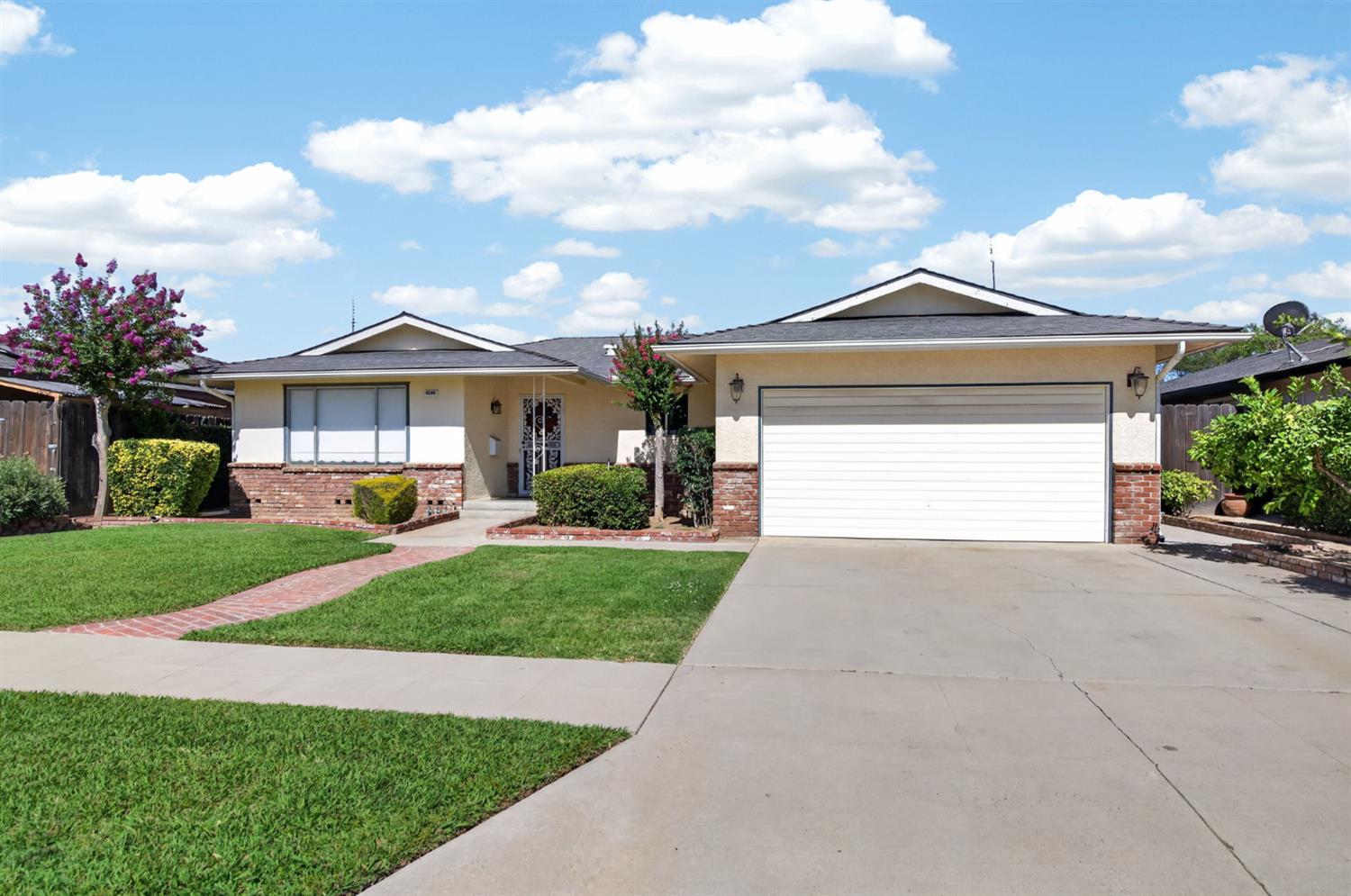 6594 N Woodrow Ave, Fresno, CA 93710