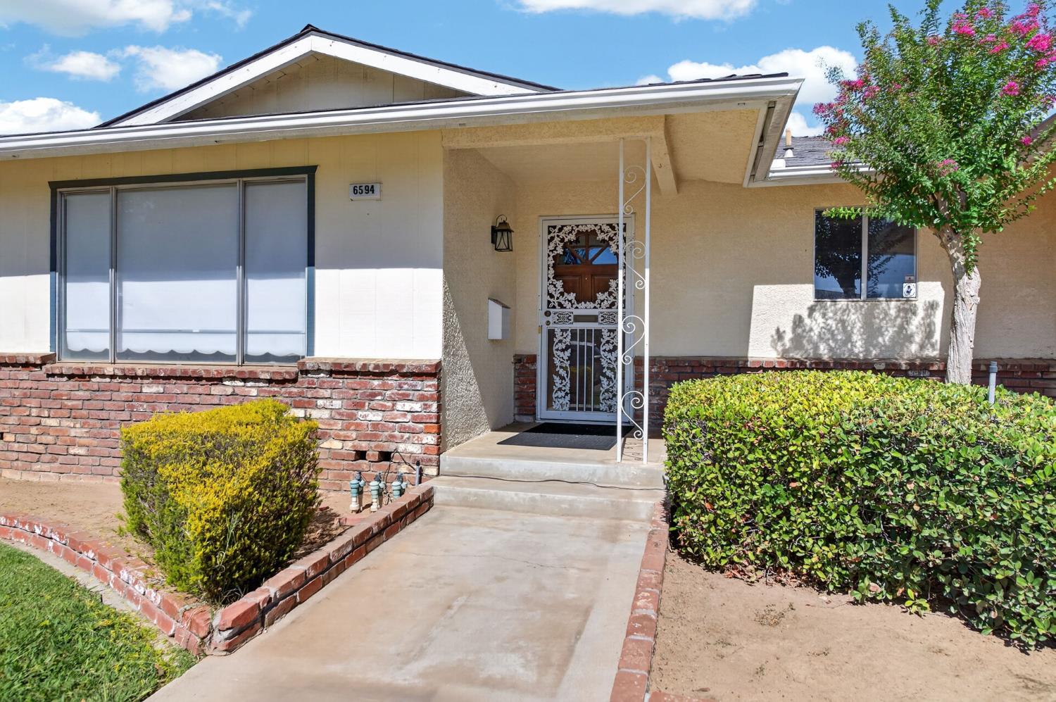 6594 N Woodrow Ave, Fresno, CA 93710