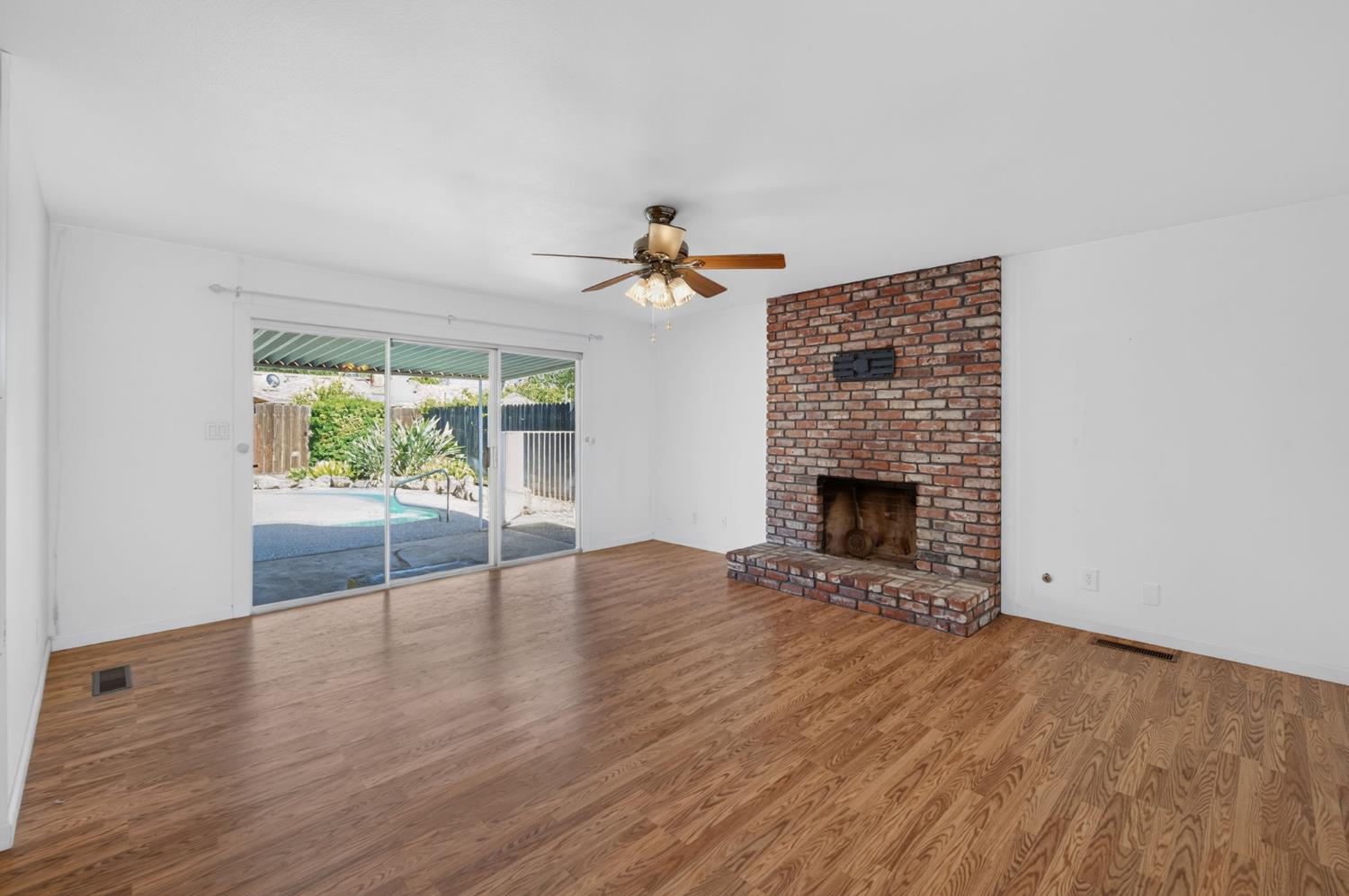 6594 N Woodrow Ave, Fresno, CA 93710