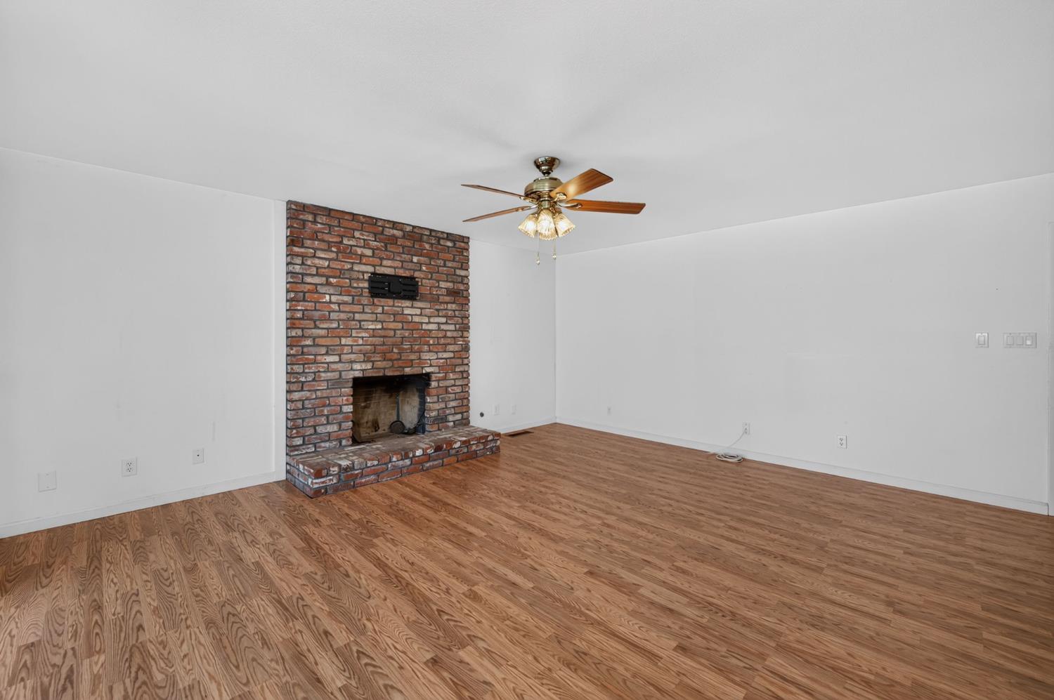 6594 N Woodrow Ave, Fresno, CA 93710