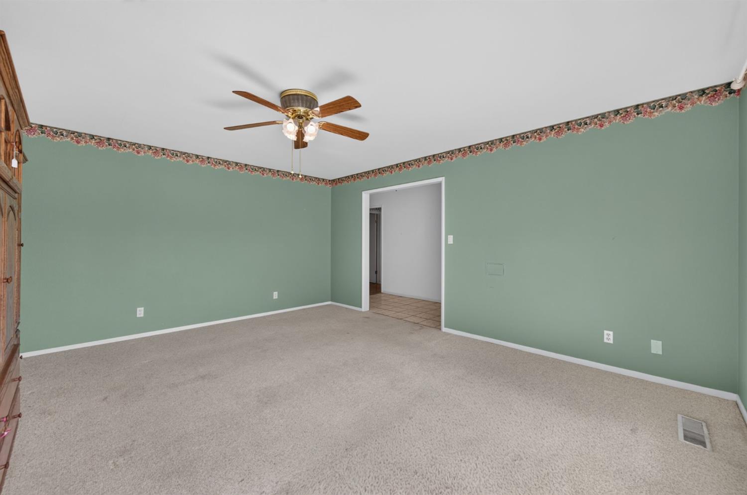 6594 N Woodrow Ave, Fresno, CA 93710
