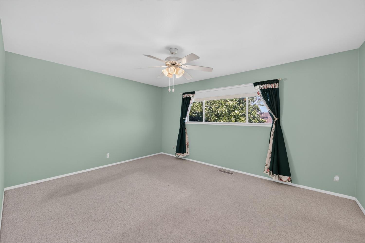 6594 N Woodrow Ave, Fresno, CA 93710