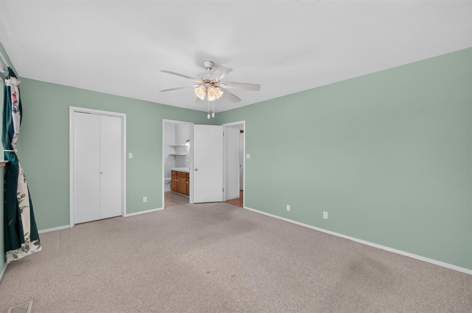 6594 N Woodrow Ave, Fresno, CA 93710