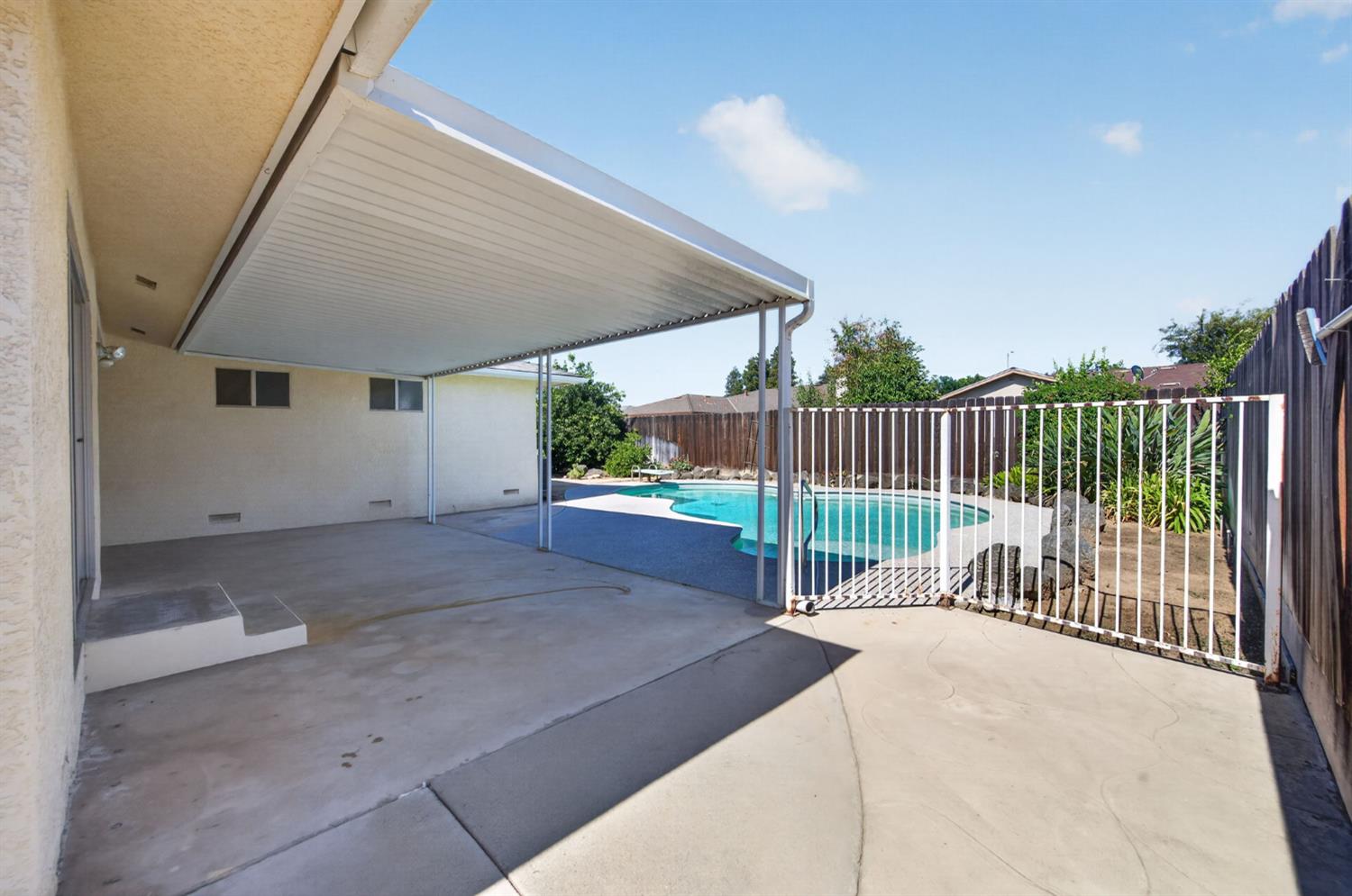 6594 N Woodrow Ave, Fresno, CA 93710