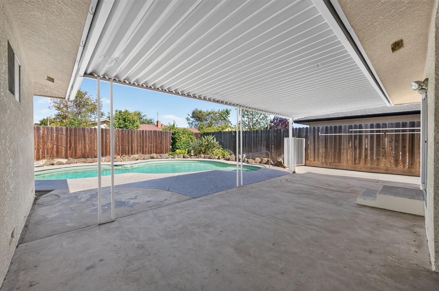 6594 N Woodrow Ave, Fresno, CA 93710
