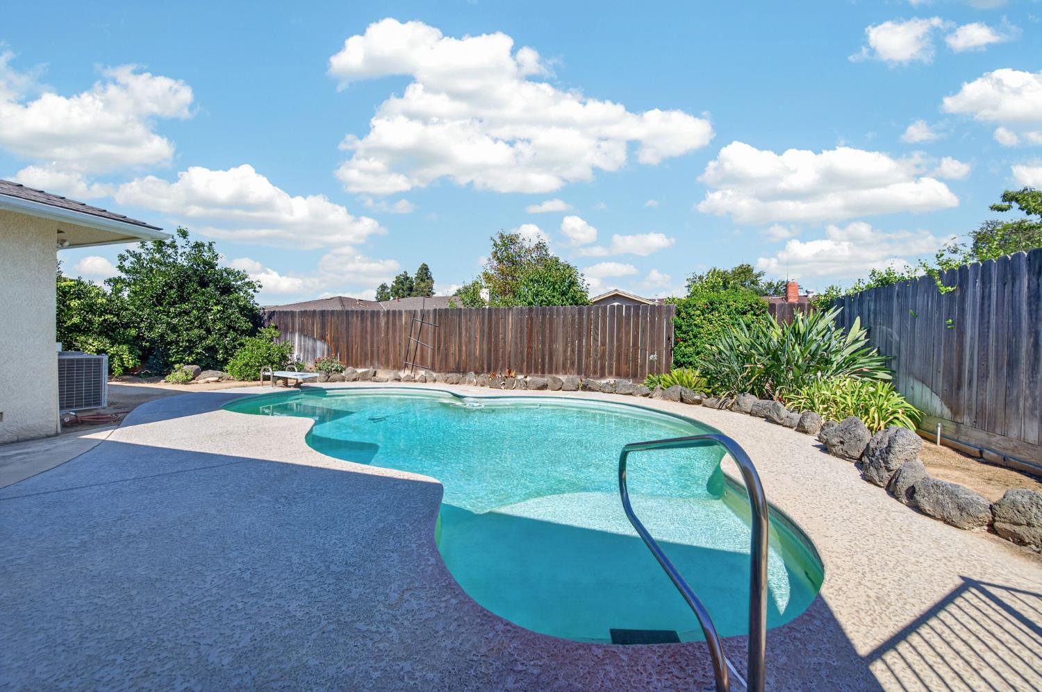 6594 N Woodrow Ave, Fresno, CA 93710