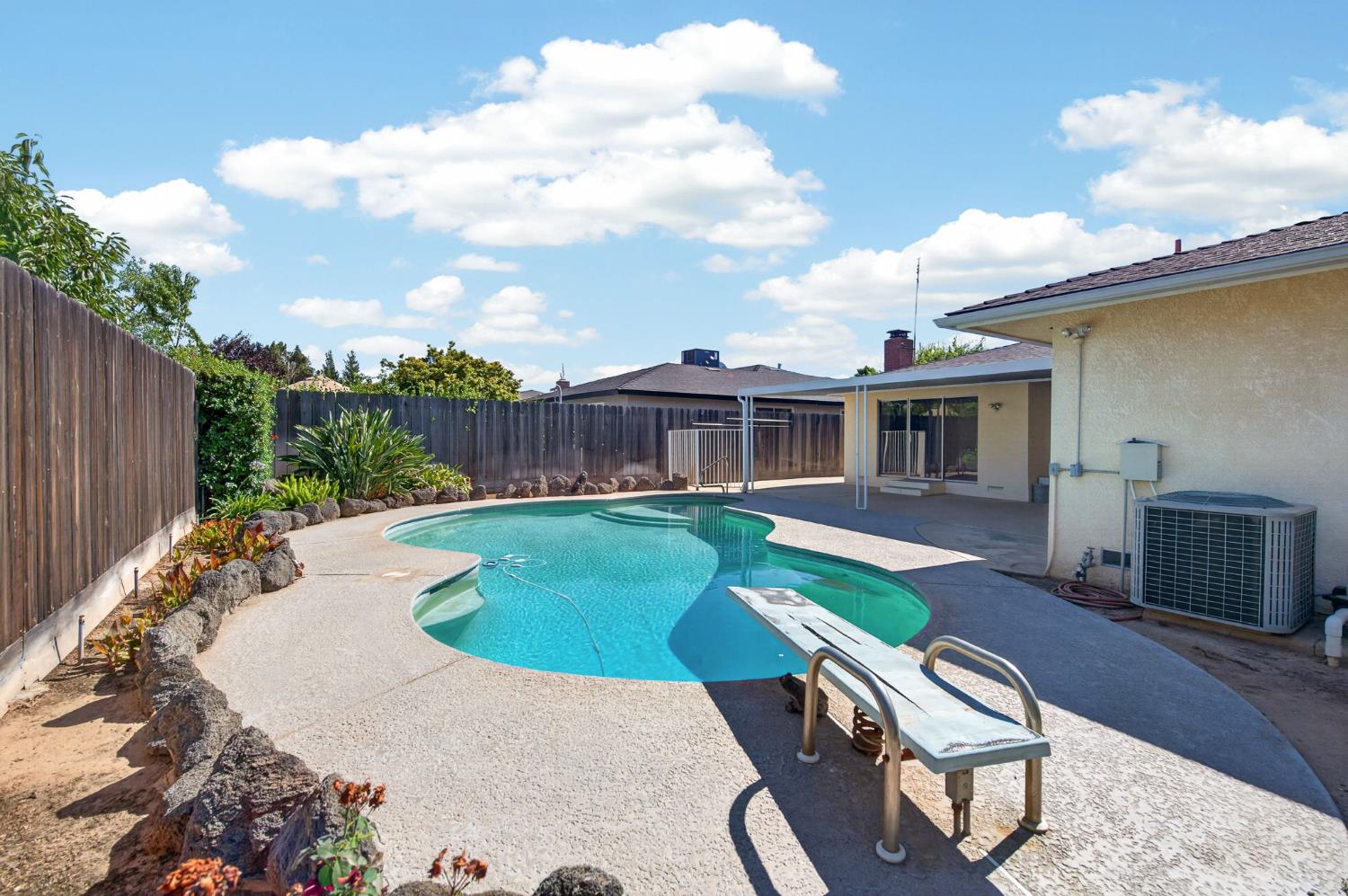 6594 N Woodrow Ave, Fresno, CA 93710