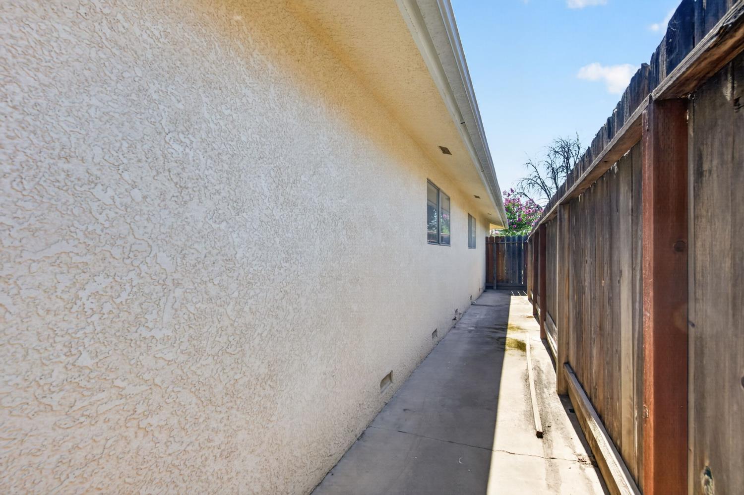 6594 N Woodrow Ave, Fresno, CA 93710