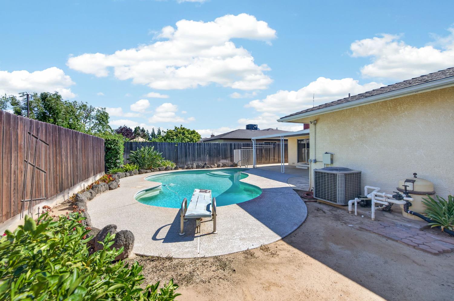 6594 N Woodrow Ave, Fresno, CA 93710