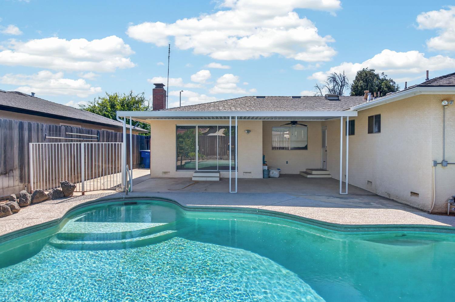 6594 N Woodrow Ave, Fresno, CA 93710