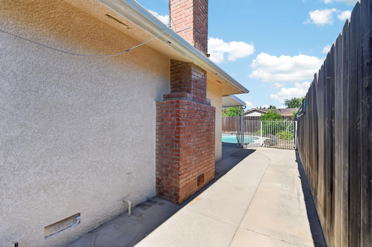 6594 N Woodrow Ave, Fresno, CA 93710
