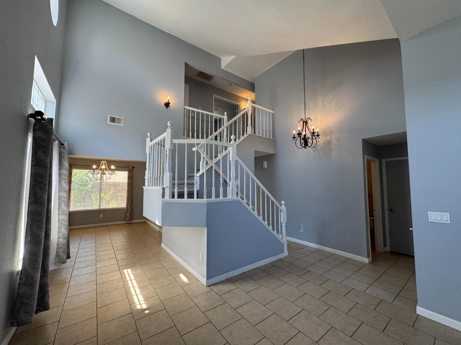 2181 E Minarets Ave, Fresno, CA 93720