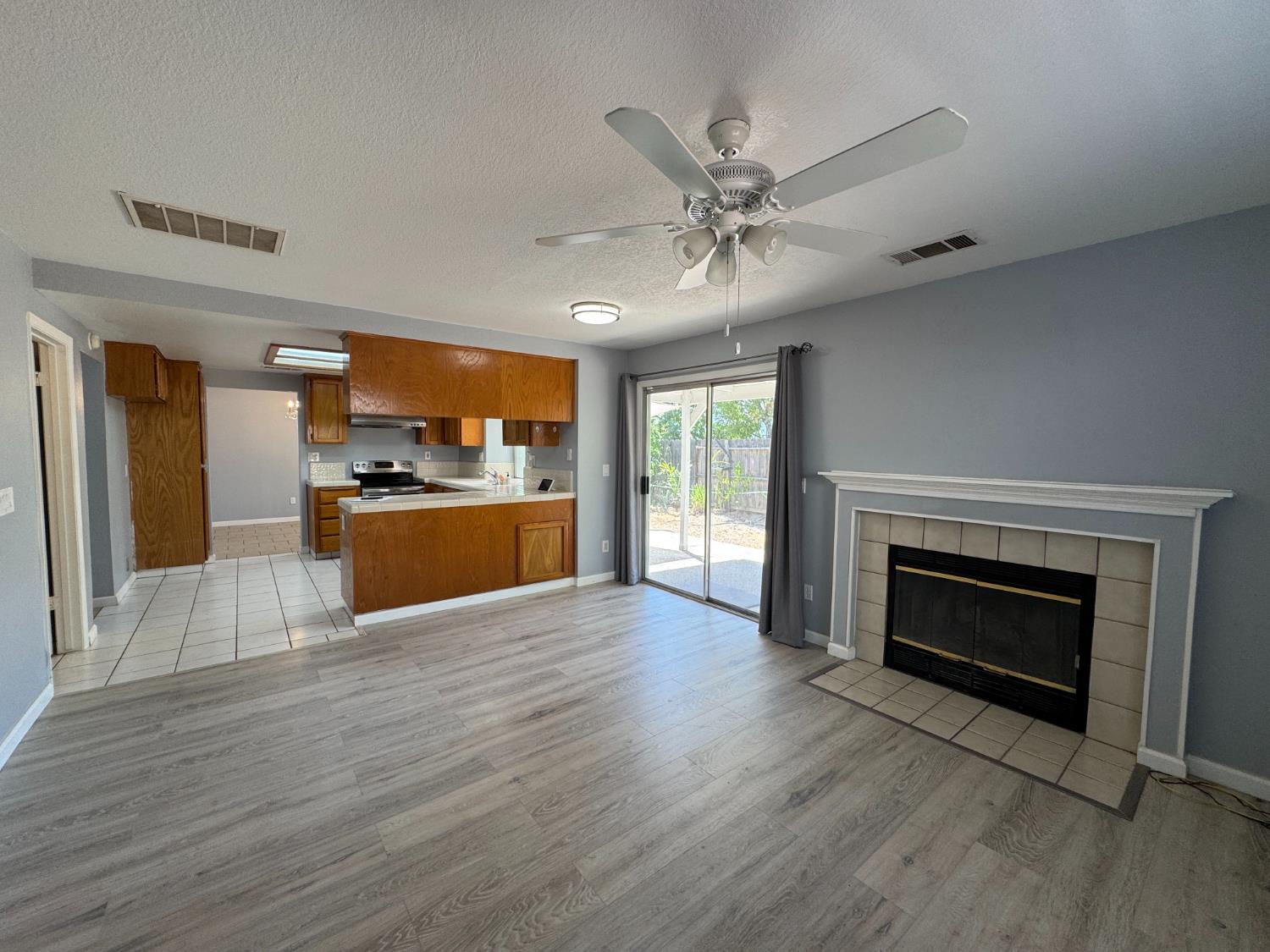 2181 E Minarets Ave, Fresno, CA 93720