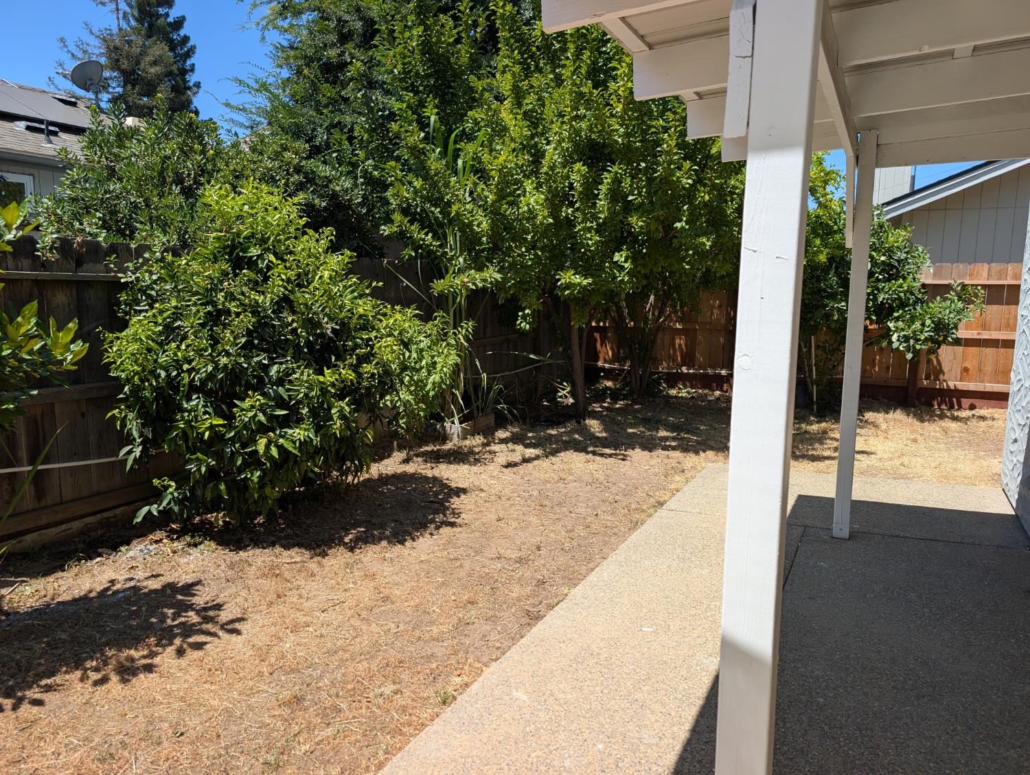 2181 E Minarets Ave, Fresno, CA 93720