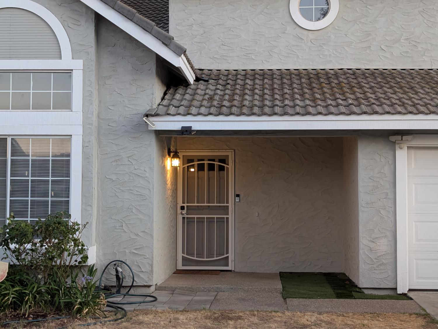 2181 E Minarets Ave, Fresno, CA 93720