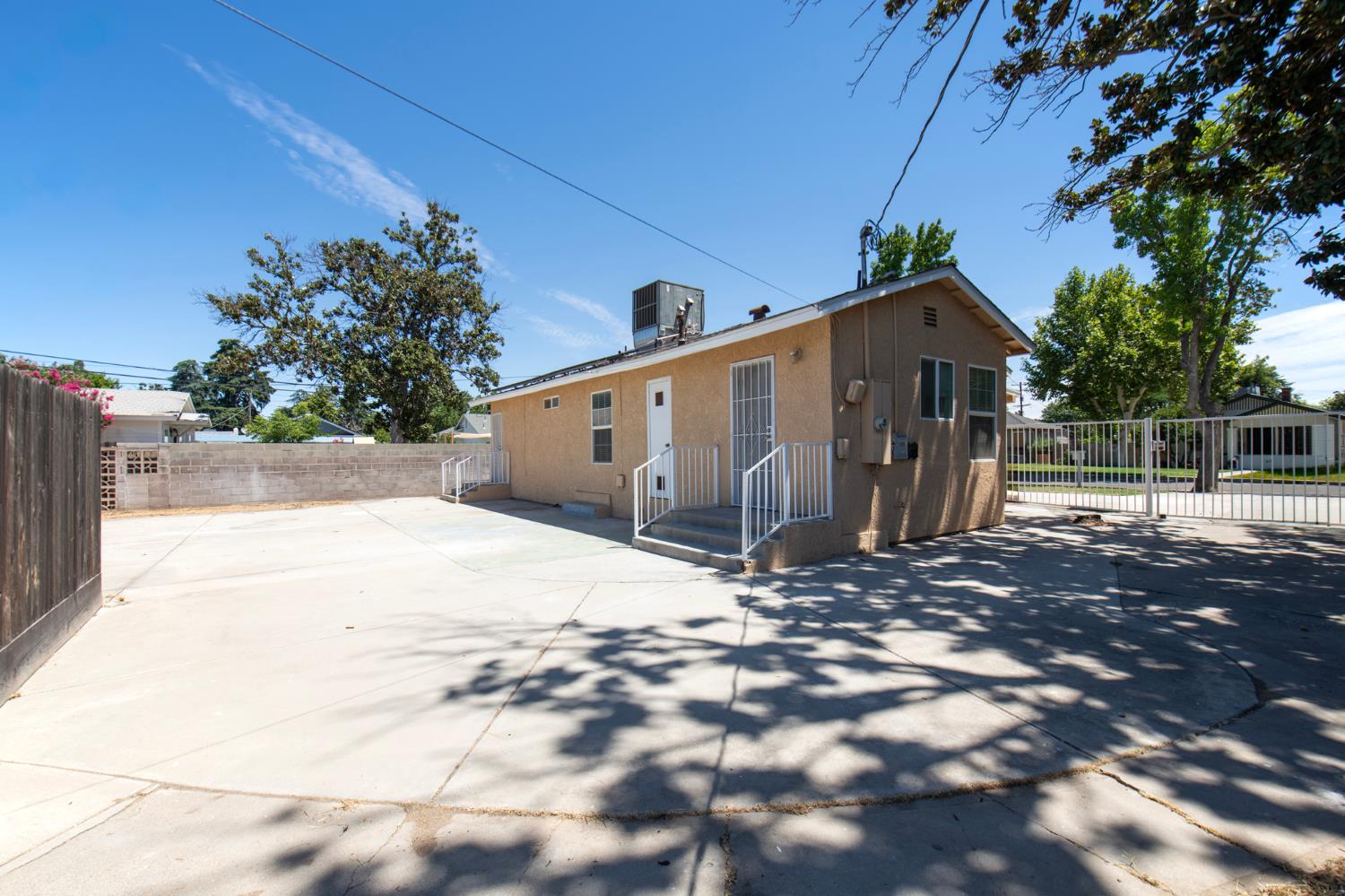 2115 N Ferger Ave, Fresno, CA 93704