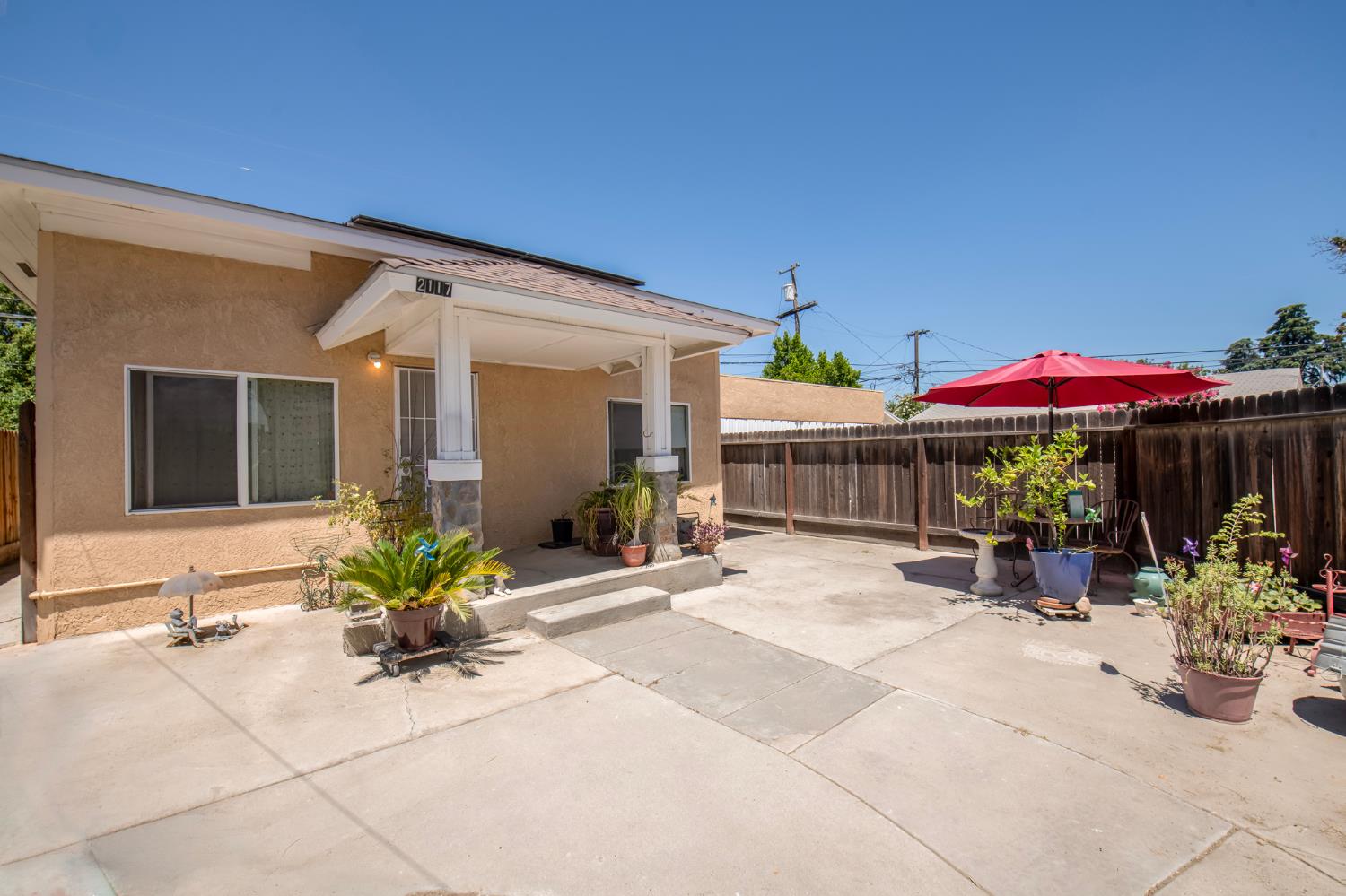 2115 N Ferger Ave, Fresno, CA 93704