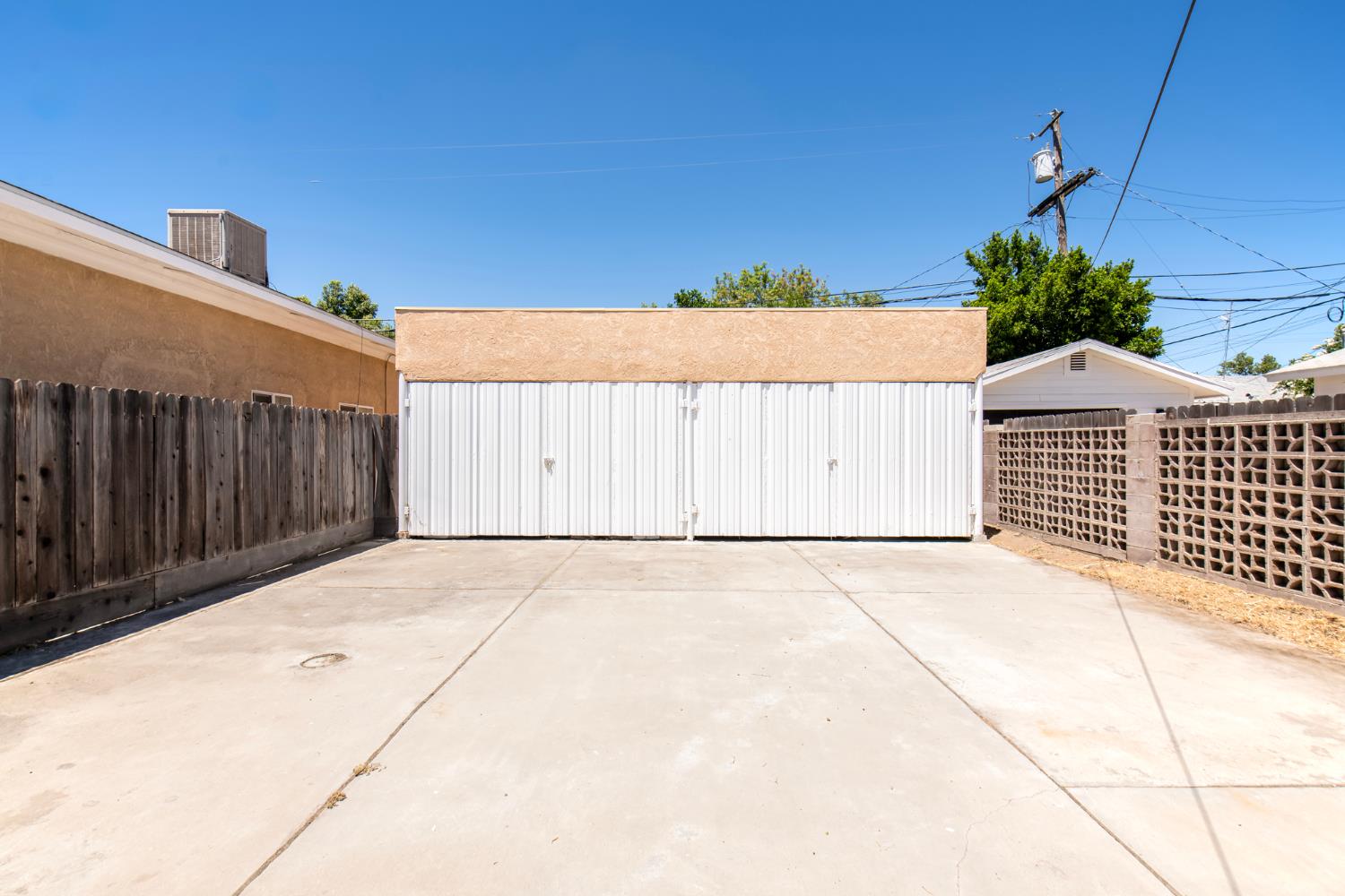 2115 N Ferger Ave, Fresno, CA 93704