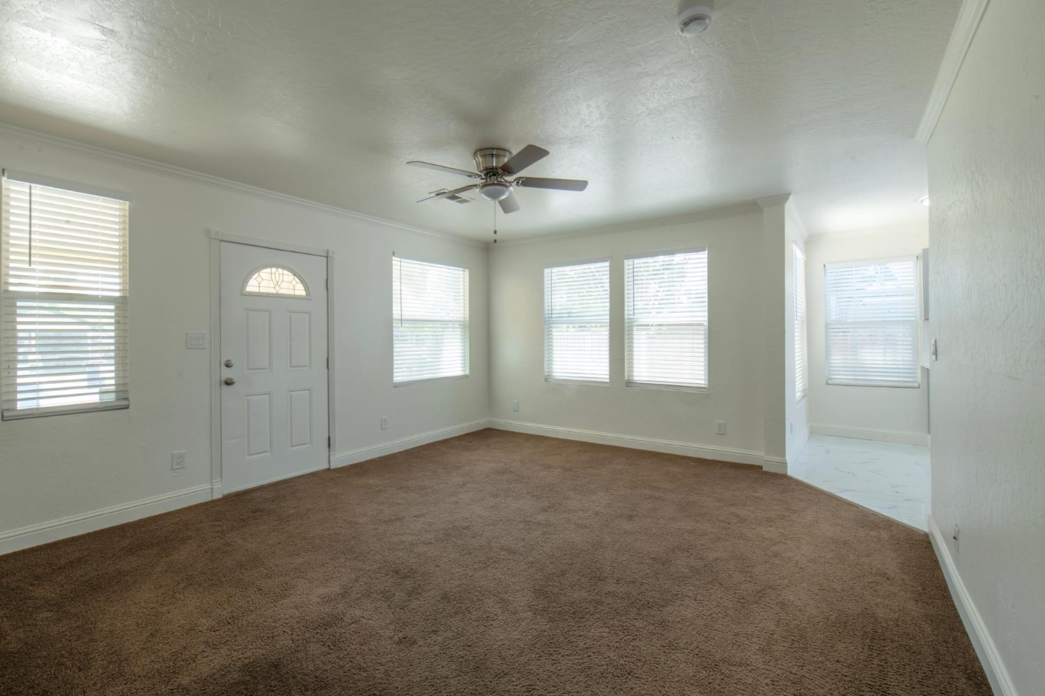 2115 N Ferger Ave, Fresno, CA 93704