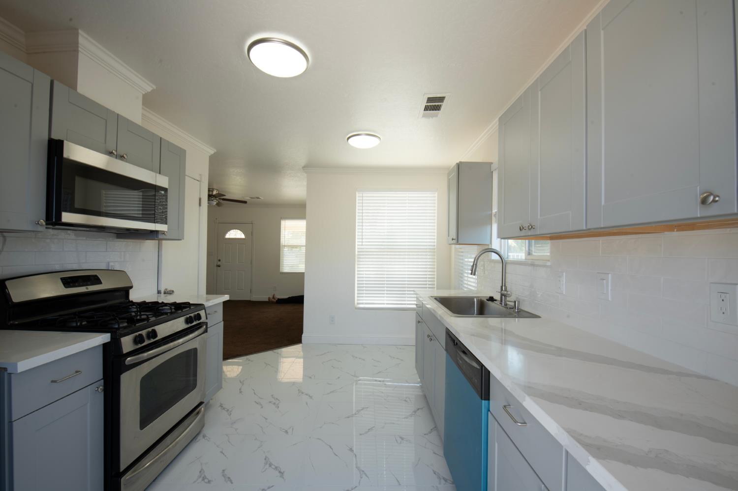 2115 N Ferger Ave, Fresno, CA 93704