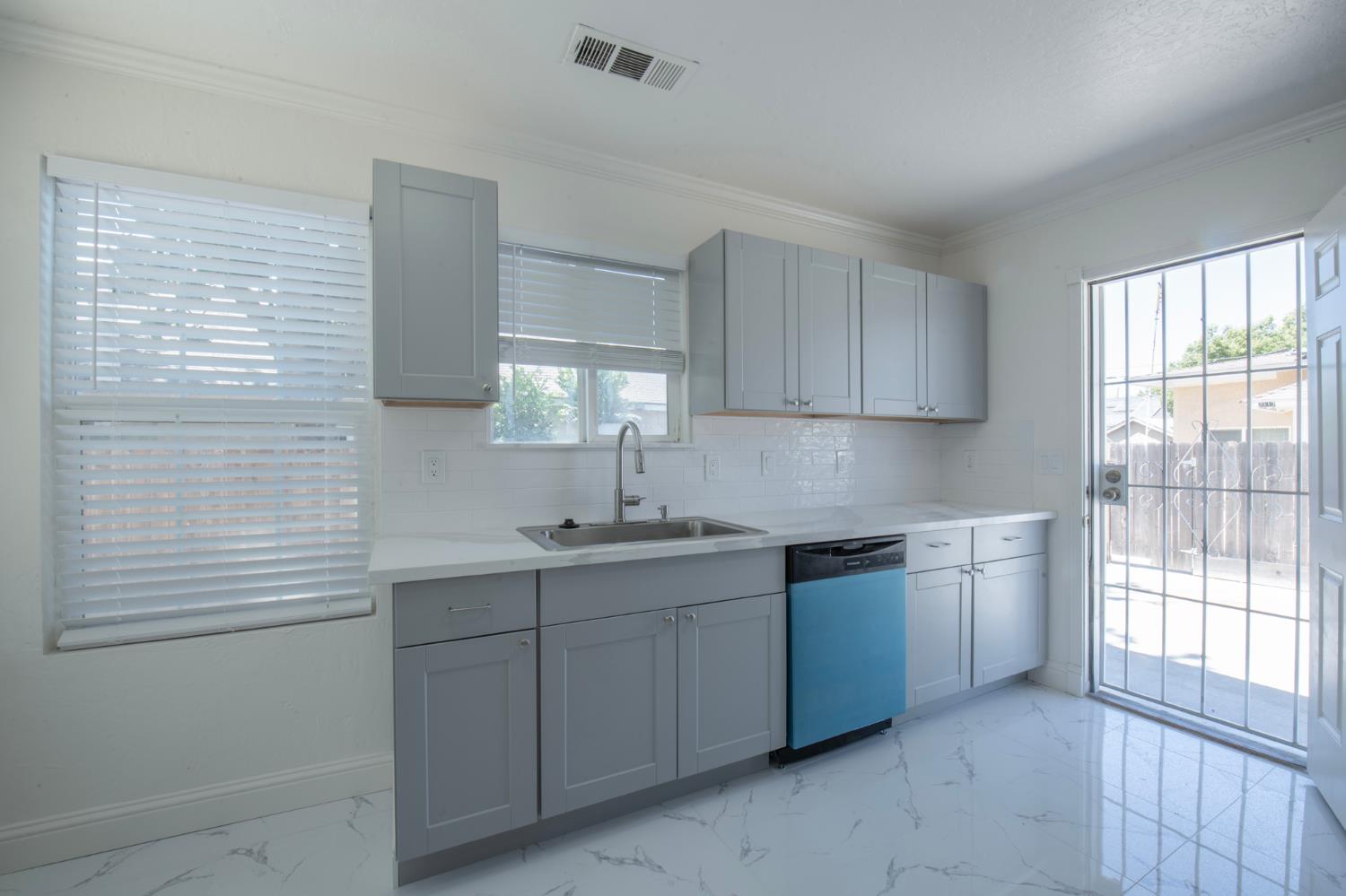 2115 N Ferger Ave, Fresno, CA 93704