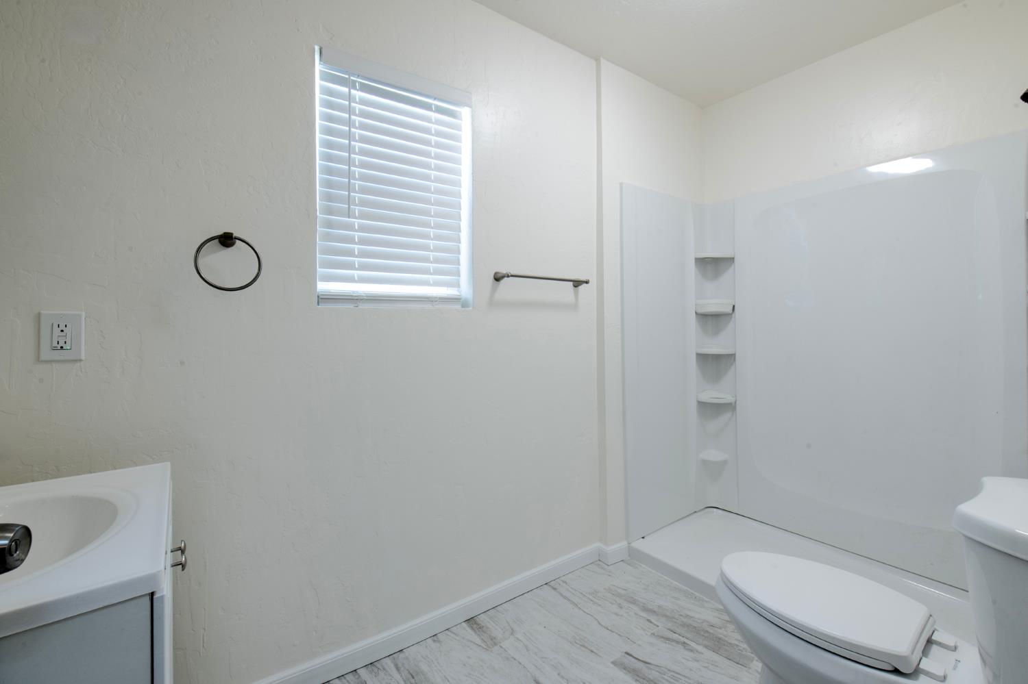 2115 N Ferger Ave, Fresno, CA 93704