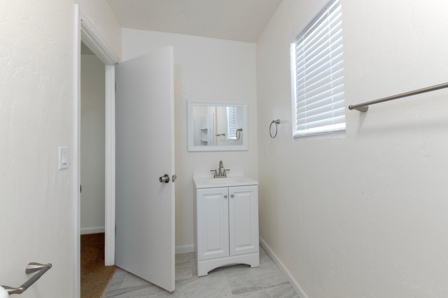 2115 N Ferger Ave, Fresno, CA 93704