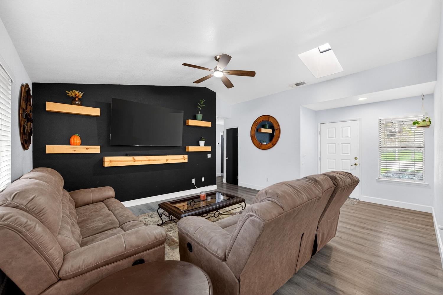 2035 W Oriole Ave, Visalia, CA 93291
