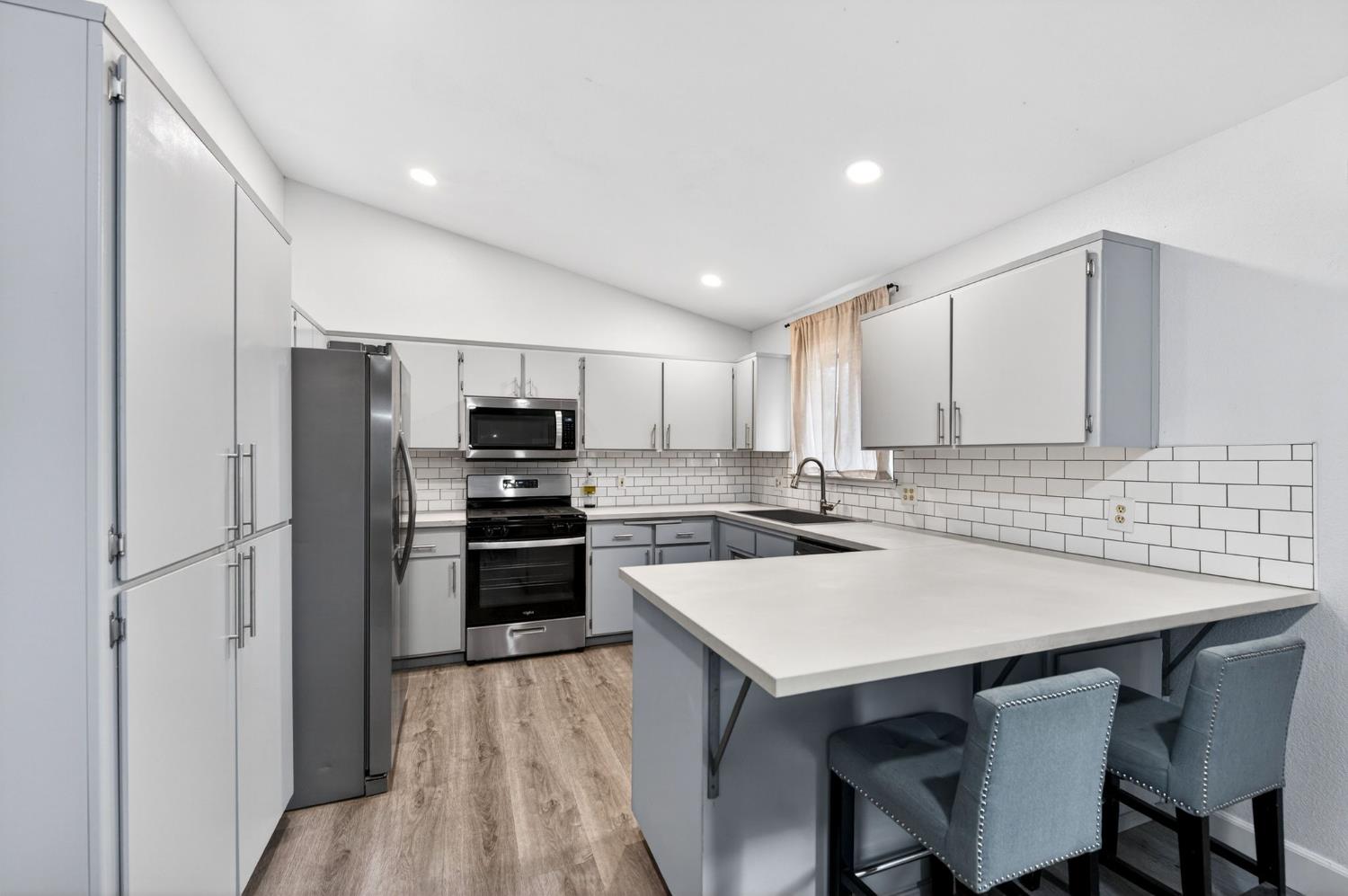 2035 W Oriole Ave, Visalia, CA 93291