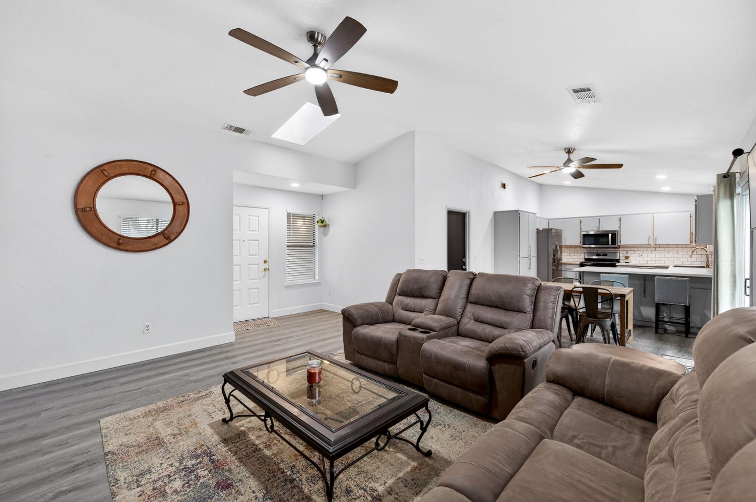 2035 W Oriole Ave, Visalia, CA 93291