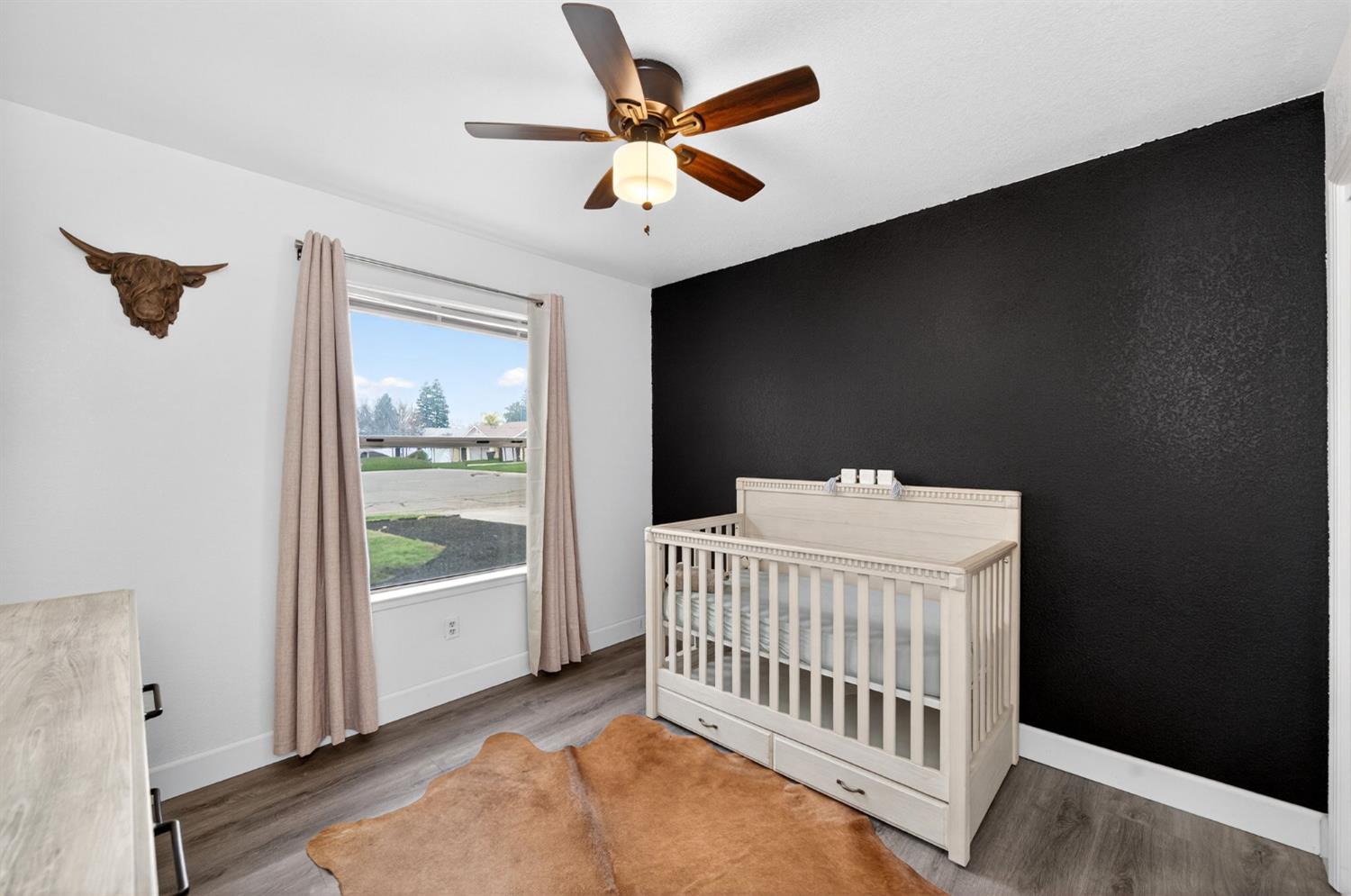 2035 W Oriole Ave, Visalia, CA 93291