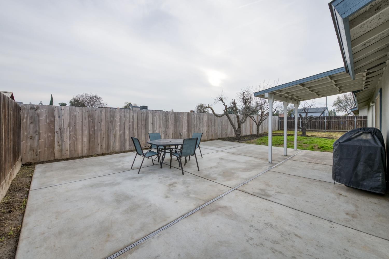 2035 W Oriole Ave, Visalia, CA 93291