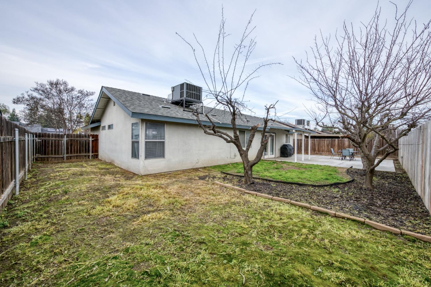 2035 W Oriole Ave, Visalia, CA 93291