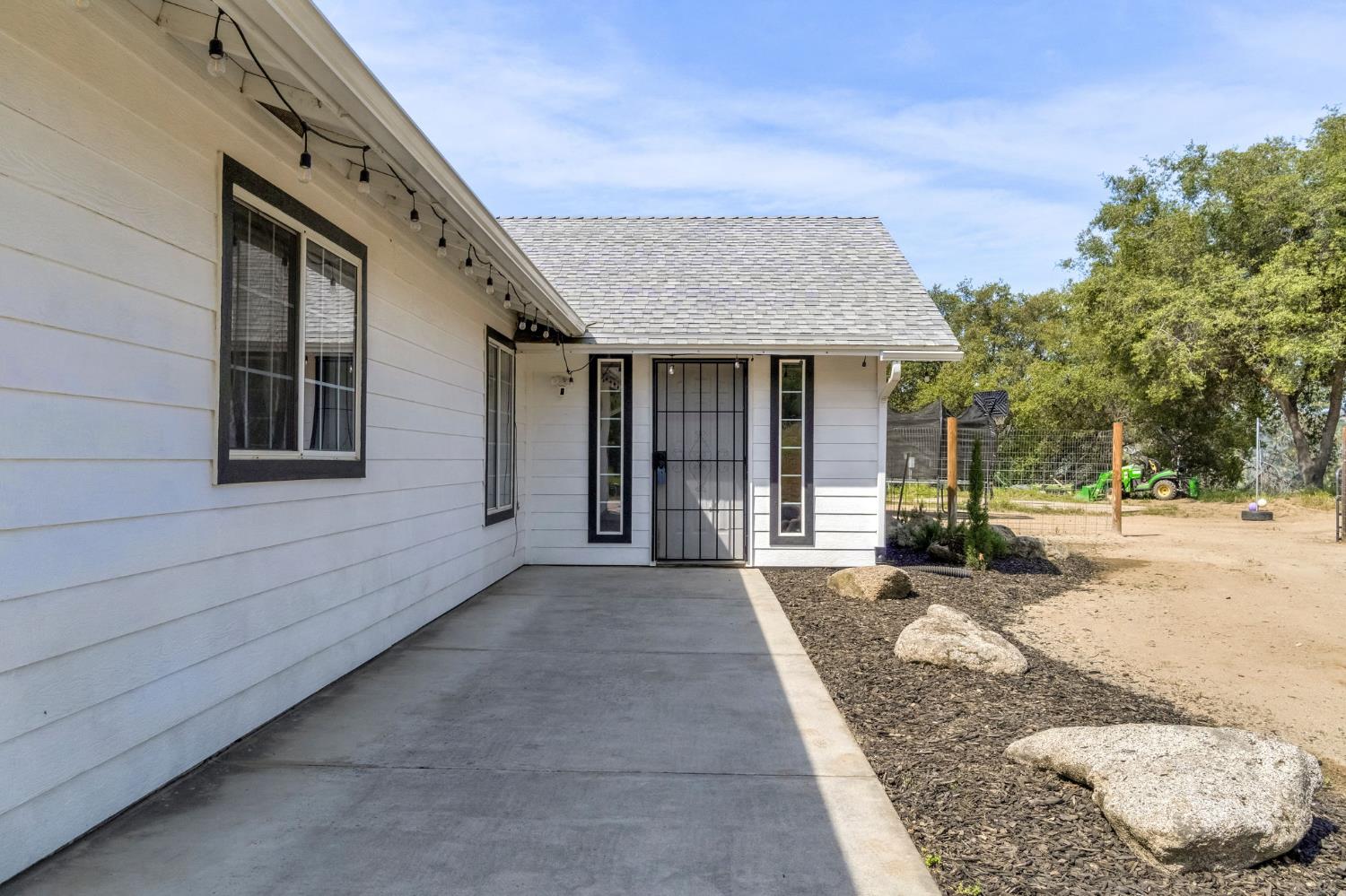 30833 Pennyroyal Ln, Prather, CA 93651