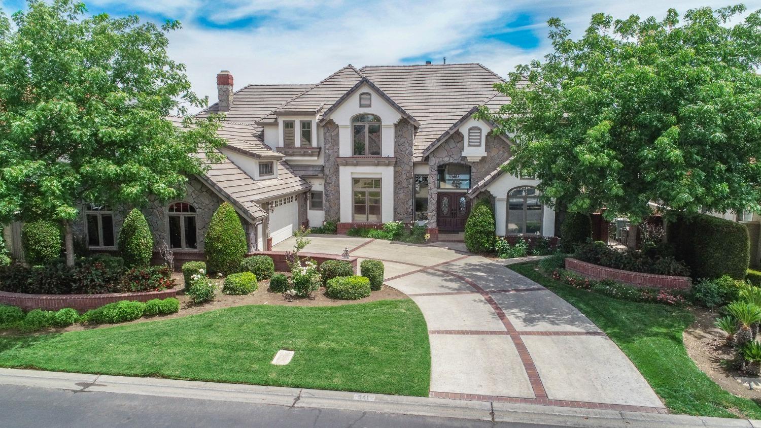 541 E CHESAPEAKE Cir, Fresno, CA 93720