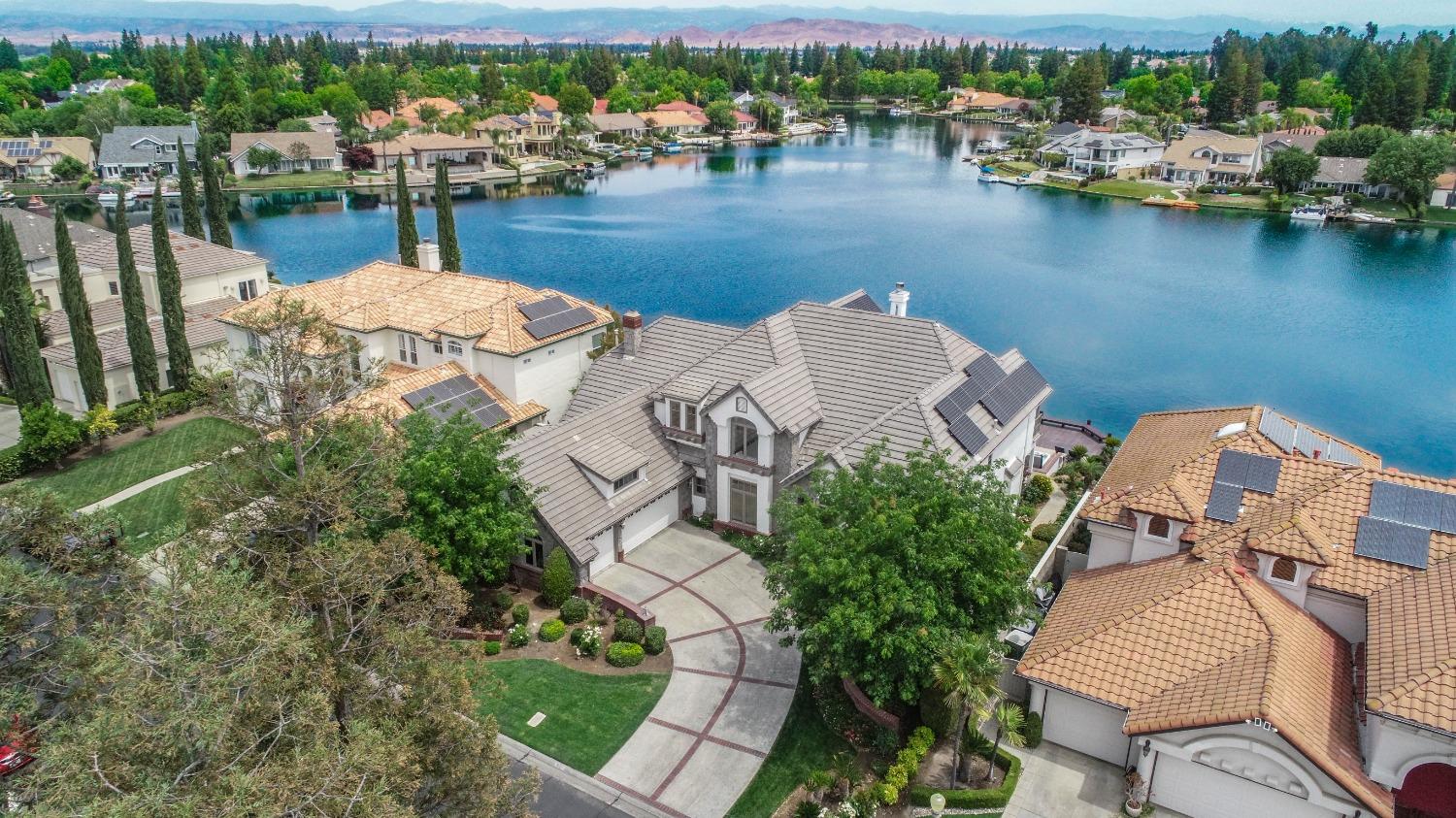 541 E CHESAPEAKE Cir, Fresno, CA 93720