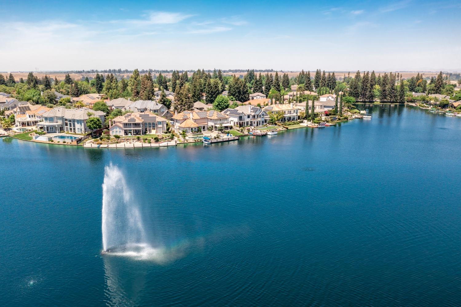 541 E CHESAPEAKE Cir, Fresno, CA 93720