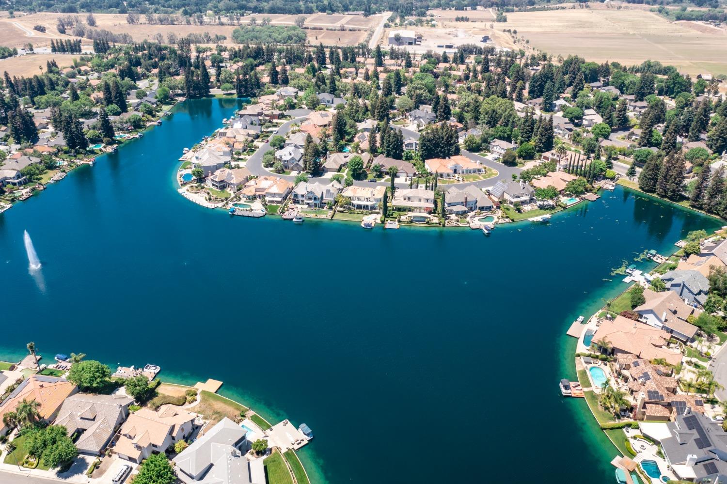 541 E CHESAPEAKE Cir, Fresno, CA 93720