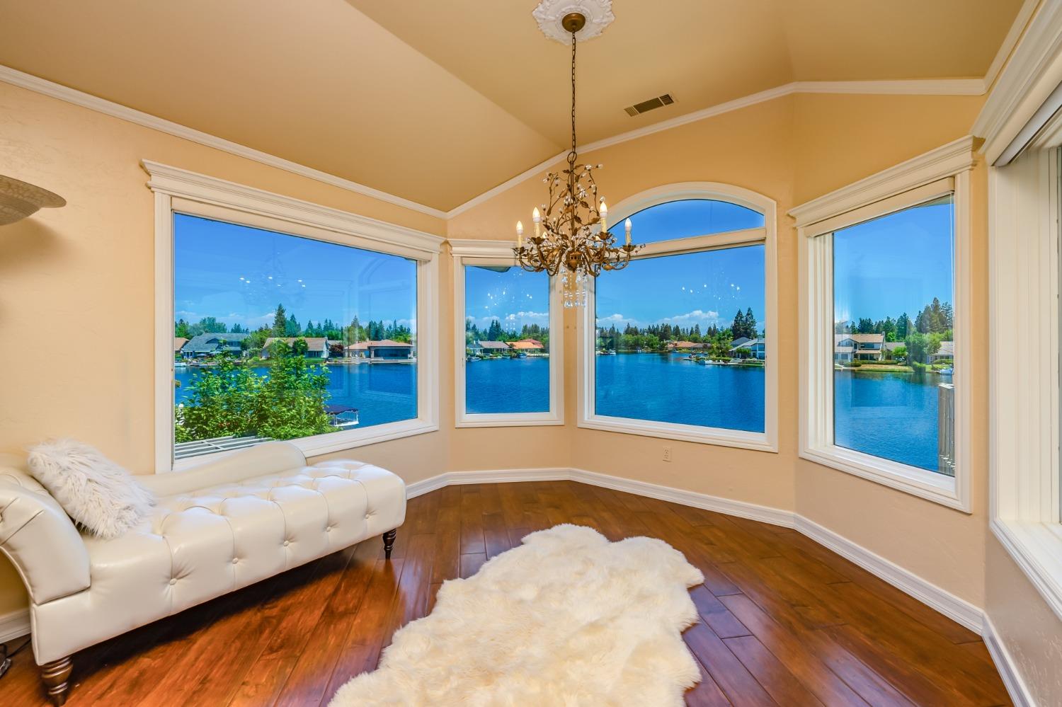 541 E CHESAPEAKE Cir, Fresno, CA 93720