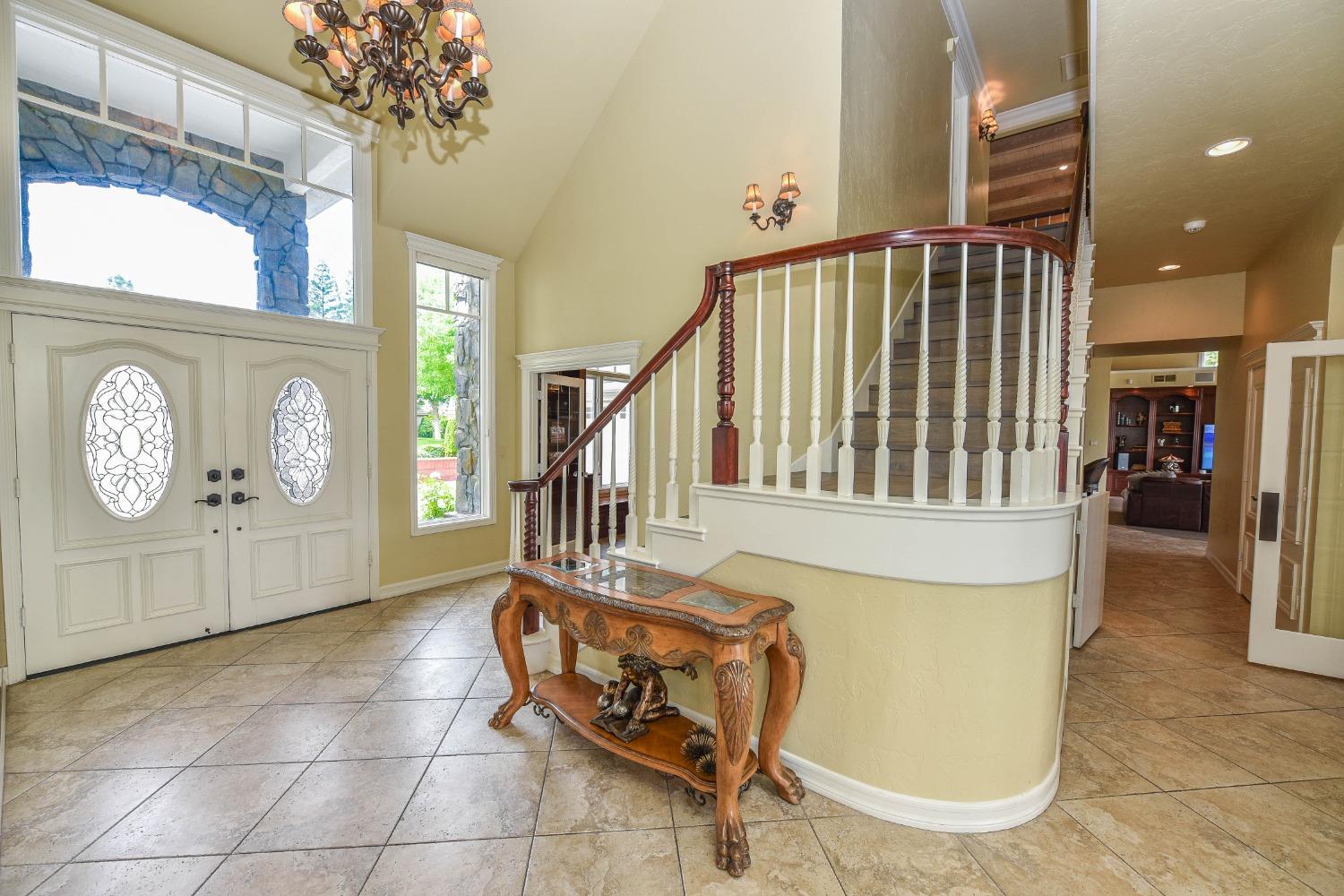 541 E CHESAPEAKE Cir, Fresno, CA 93720
