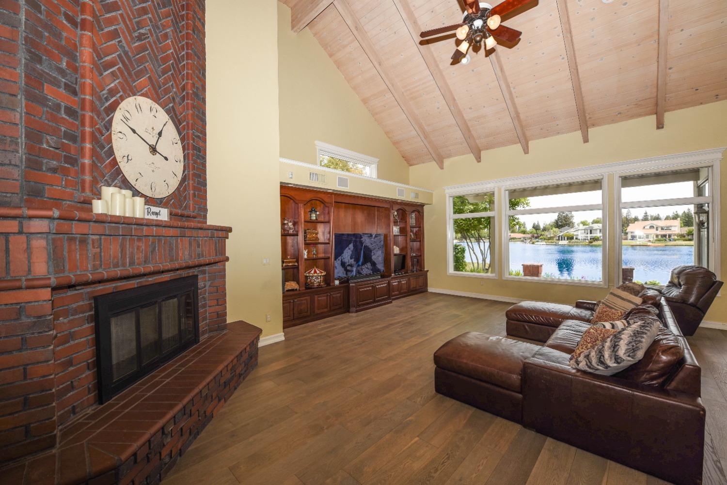 541 E CHESAPEAKE Cir, Fresno, CA 93720