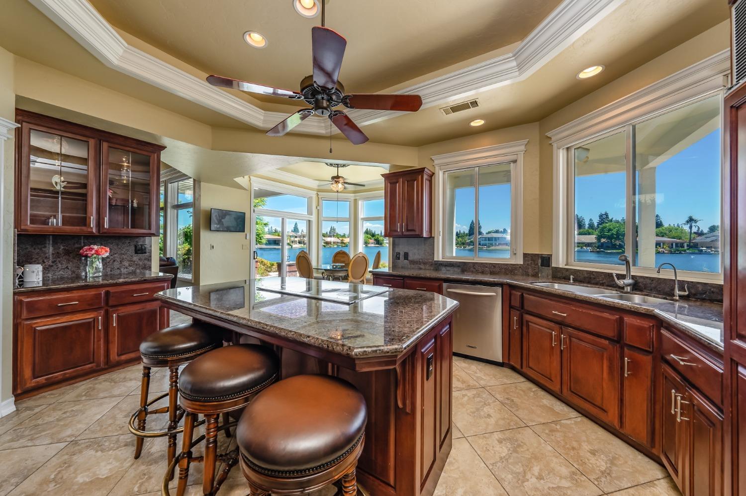 541 E CHESAPEAKE Cir, Fresno, CA 93720