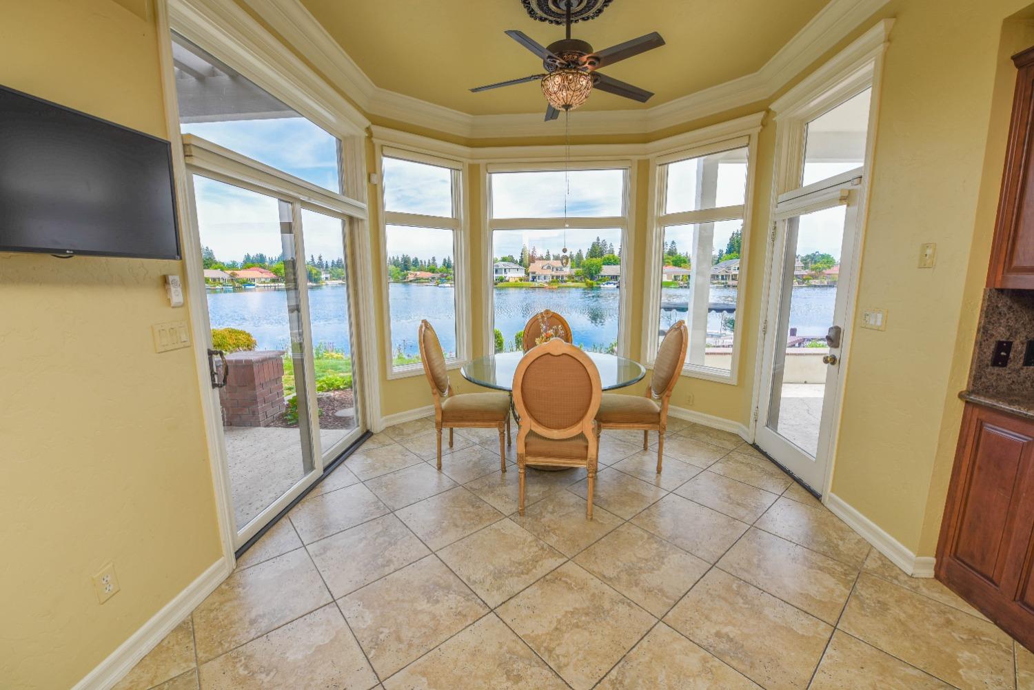 541 E CHESAPEAKE Cir, Fresno, CA 93720