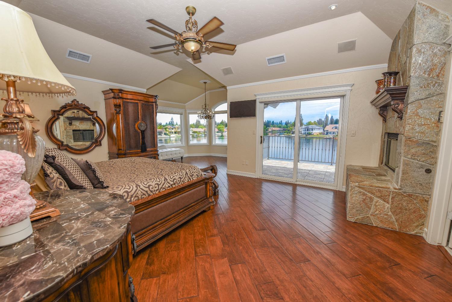 541 E CHESAPEAKE Cir, Fresno, CA 93720