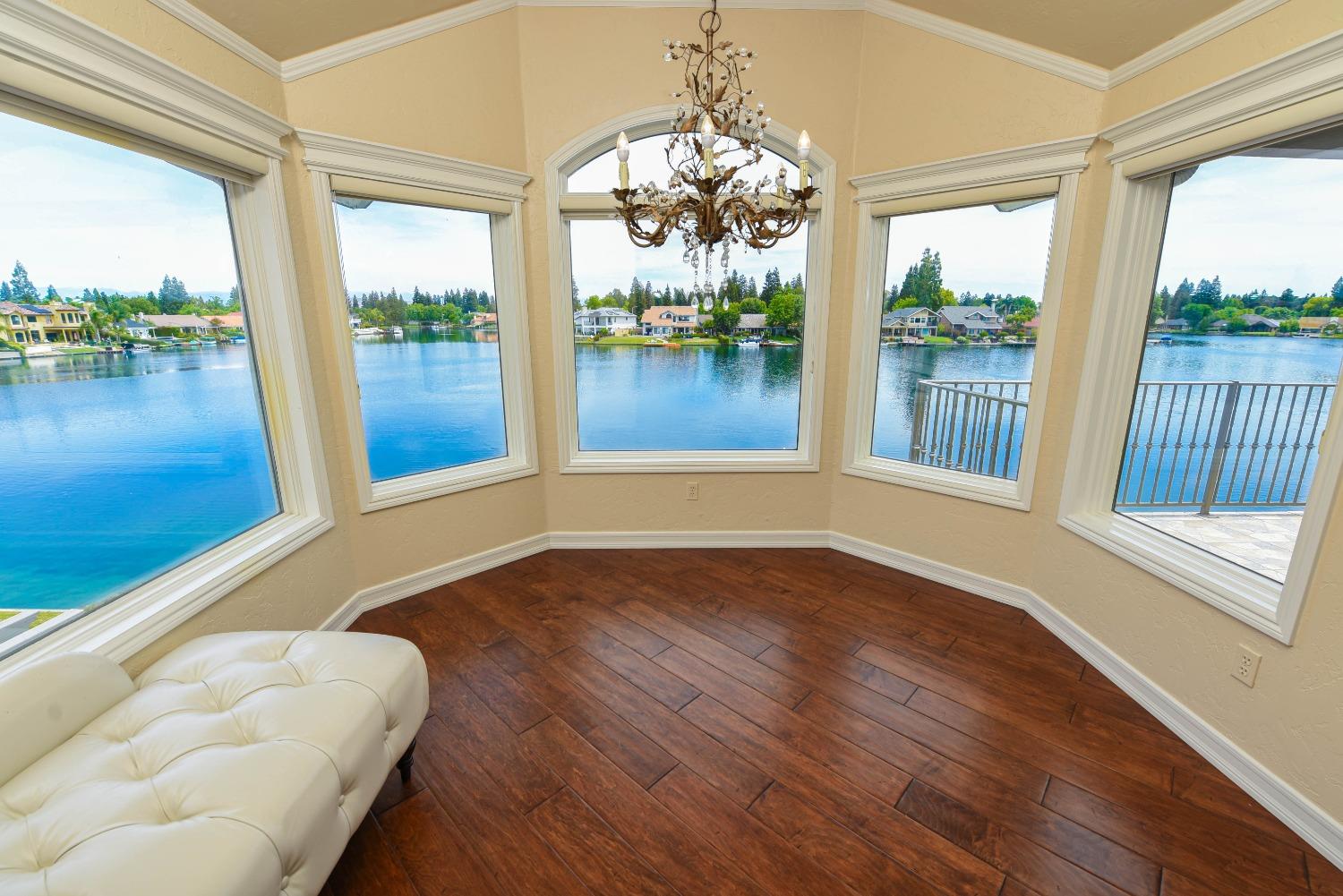 541 E CHESAPEAKE Cir, Fresno, CA 93720