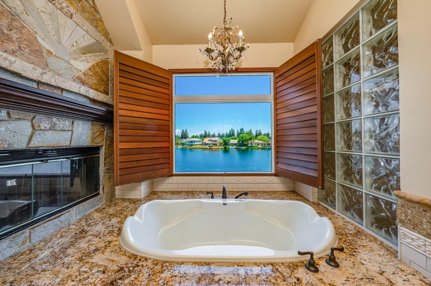 541 E CHESAPEAKE Cir, Fresno, CA 93720