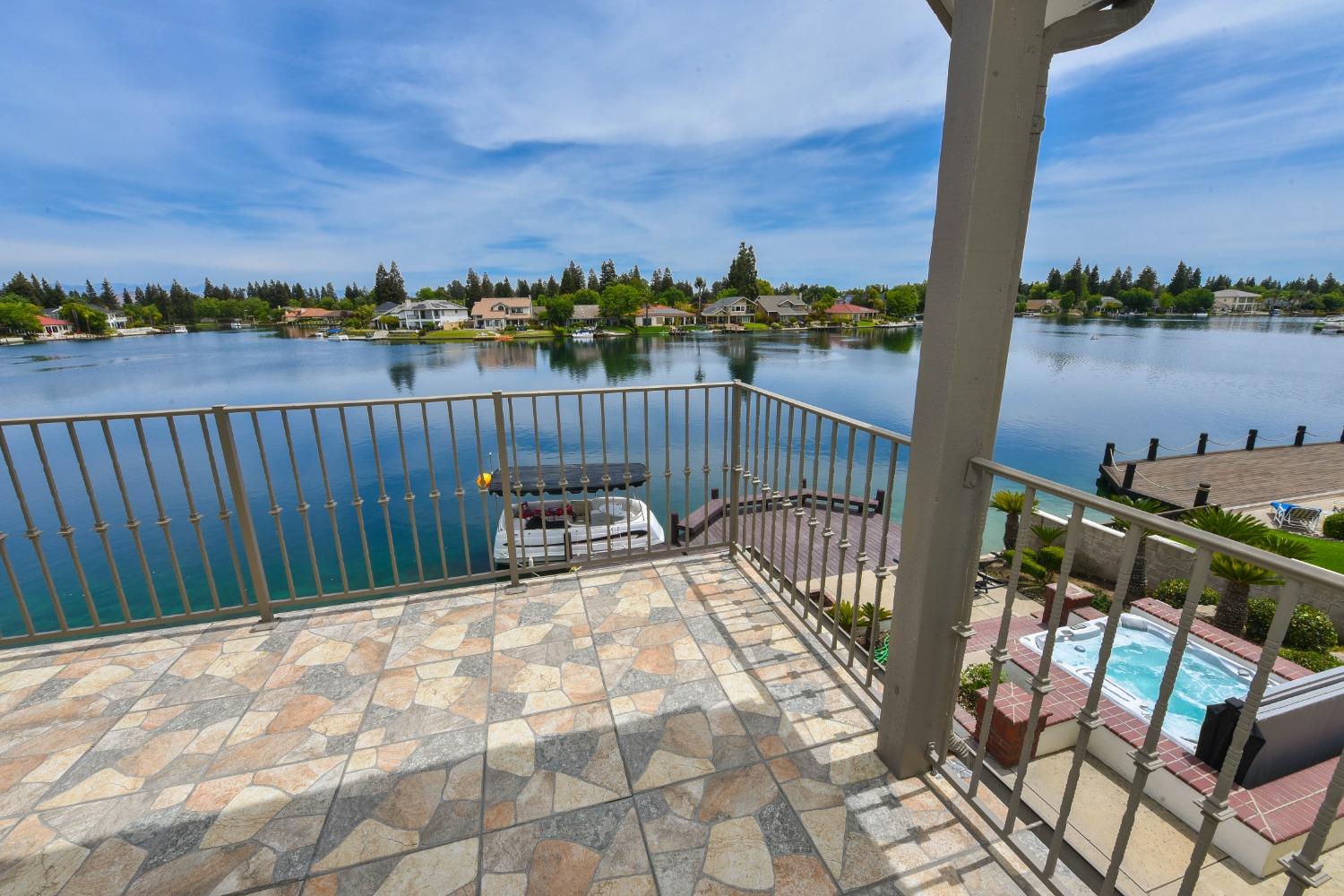 541 E CHESAPEAKE Cir, Fresno, CA 93720