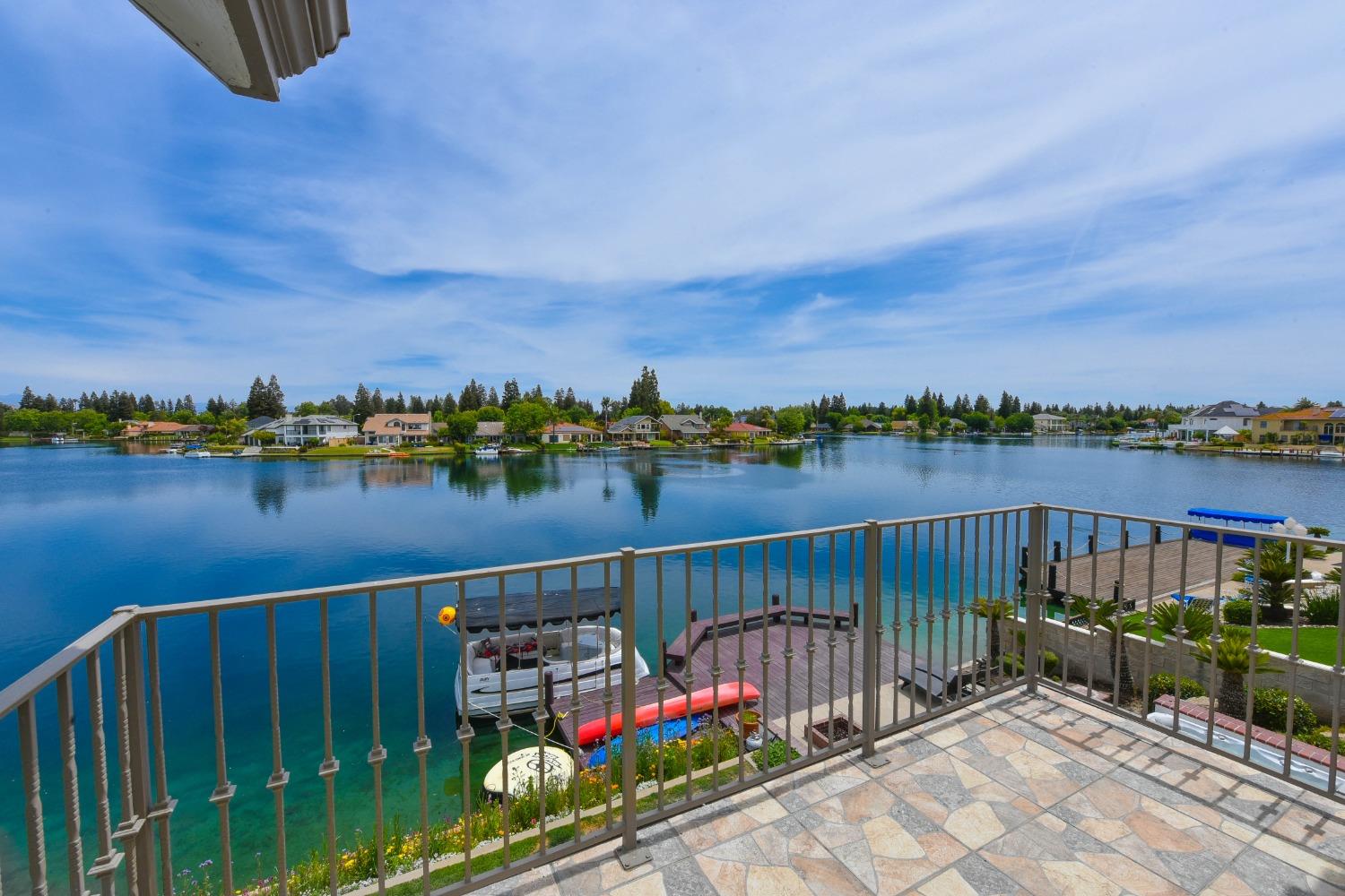 541 E CHESAPEAKE Cir, Fresno, CA 93720